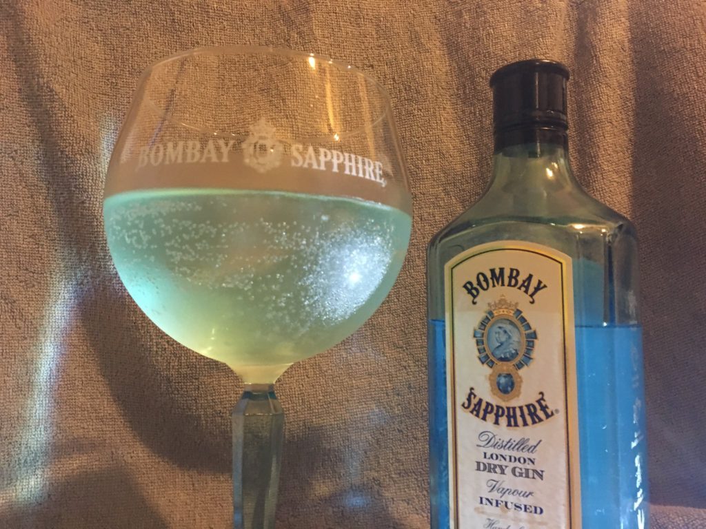 BOMBAY SPPHIRE】青いボトルが爽やか！柑橘系の香りの伝統的ジン 