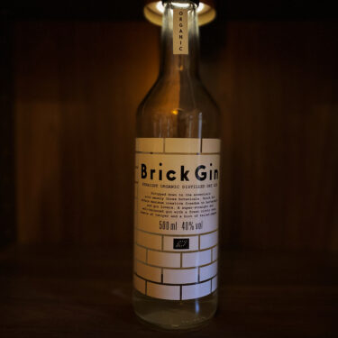 【Brick Gin】3種のボタニカルで作られたスパイシーなジン